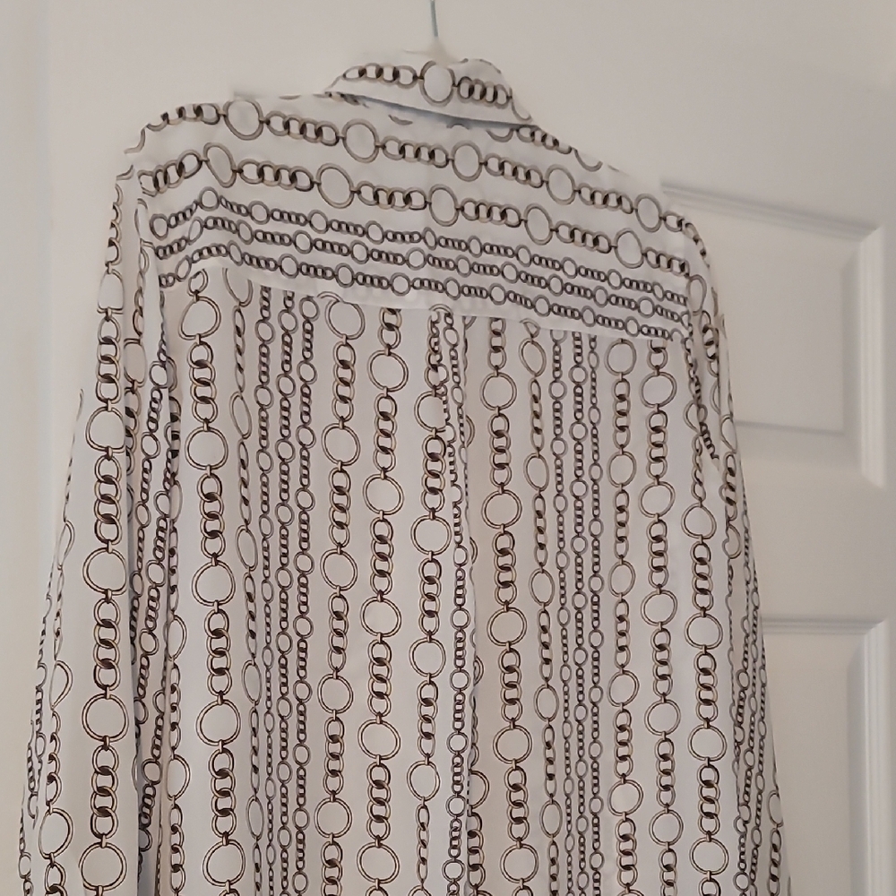 Banana Republic White Button-Down Blouse with Black Chain Pattern - Picture 7 of 8
